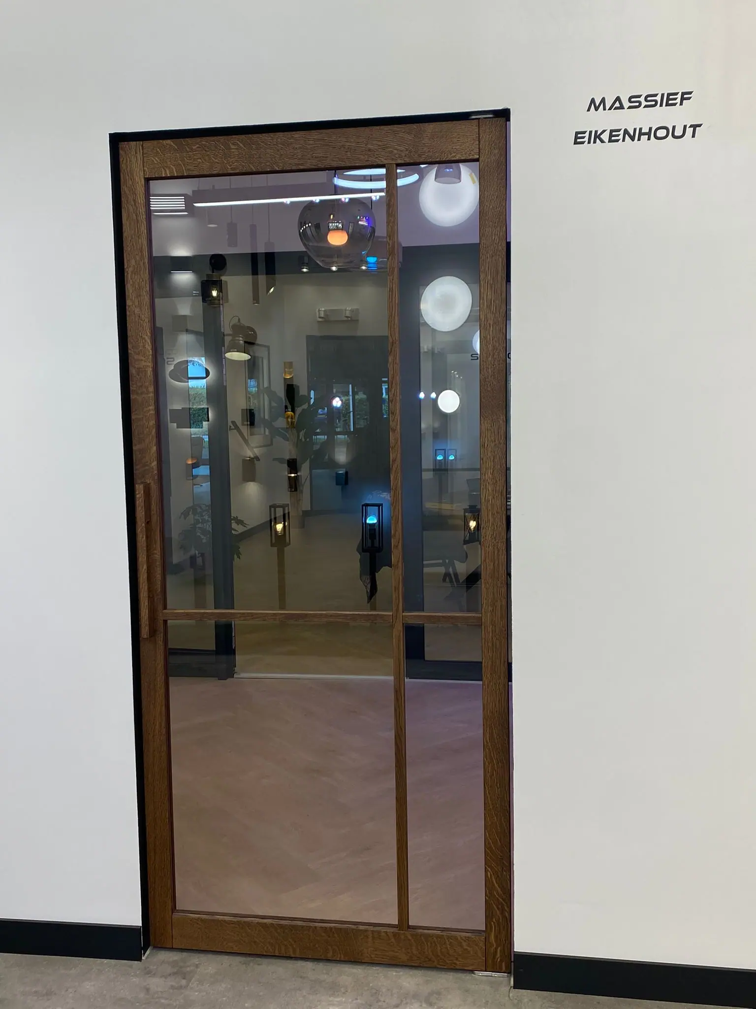 Stalen glaswand in modern interieur
