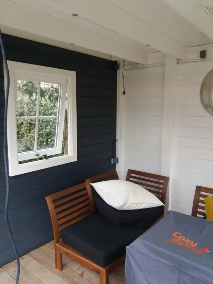 Veranda met beschutte zithoek