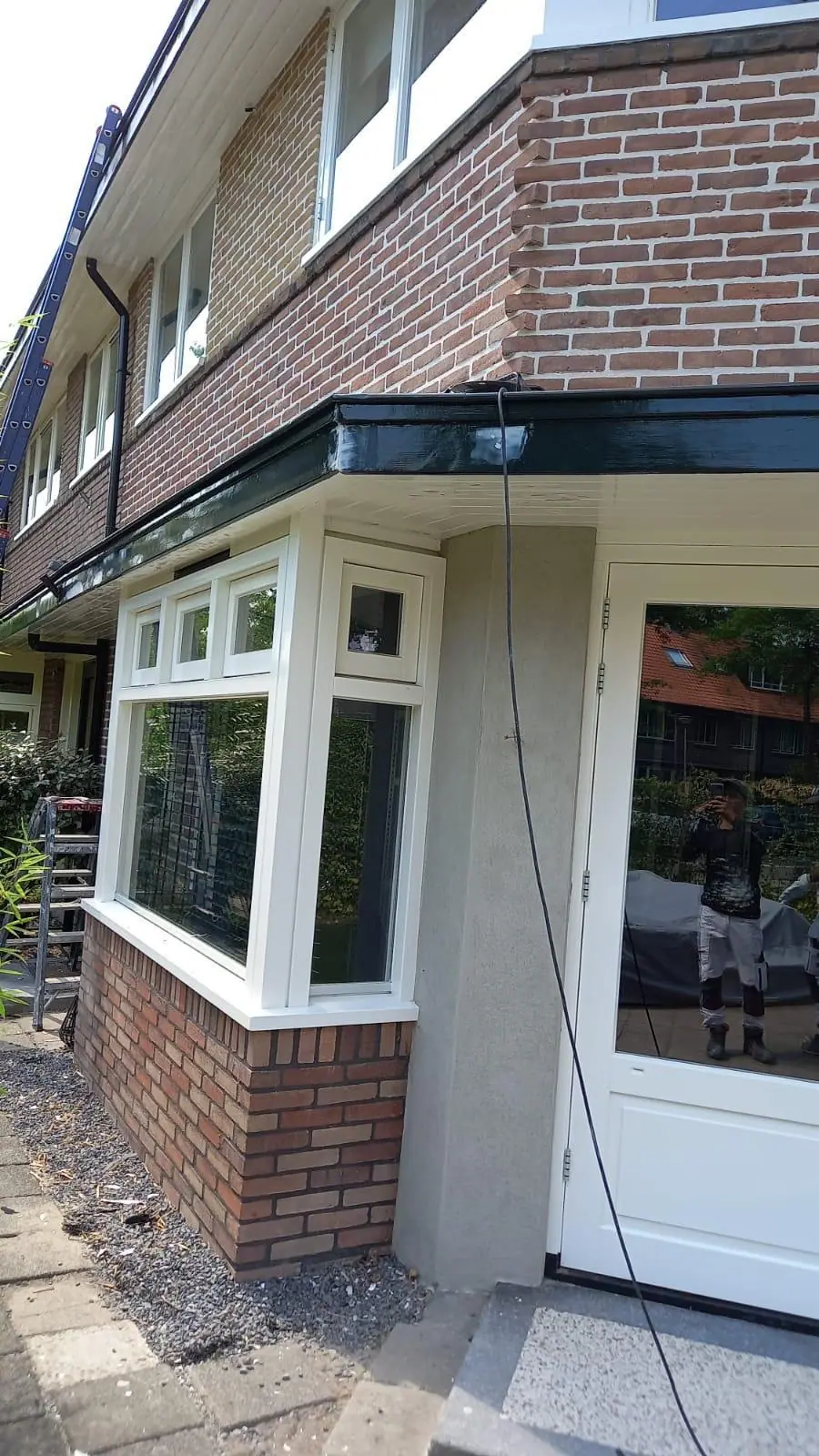 Witte houten kozijnen na renovatie